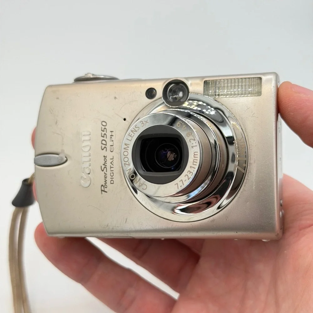 Canon PowerShot SD550 Digital ELPH 7.1MP Camera Silver Bundle W/ Case PC1169